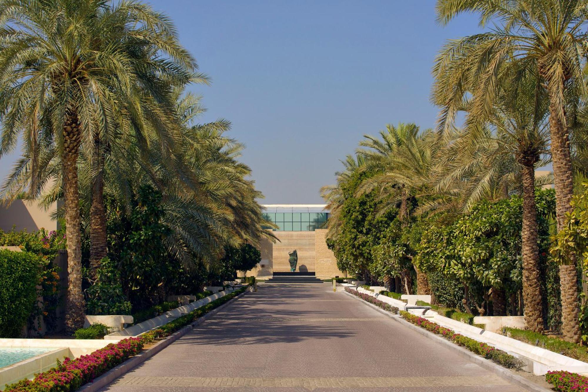 Melia Desert Palm Member Of Melia Collection Дубай Экстерьер фото The entrance to the museum